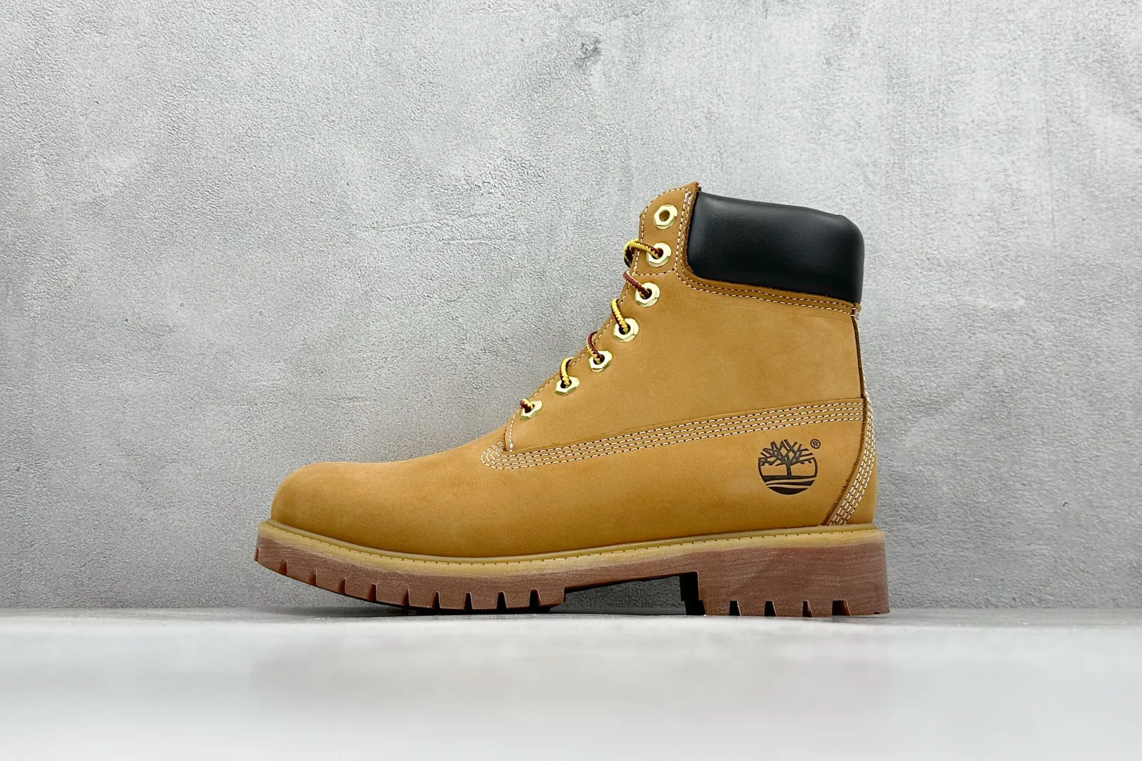 🐲💰 760 terminal store Top chip Timberland/Timberland outdoor mid-cut casual rhubarb boots series Guangdong factory quality Original box original packaging The fabric is made of Italian 🇮🇹 top frosted fine-grained cowhide with anti-odor and anti-corrosion genuine leather latex insoles to give you a perfect wearing experience High-quality and durable A must-have for sportsmen Specially designed to treat those who are not handsome High-quality feet feel first-class Size: 35.5-45 (leather shoe size)